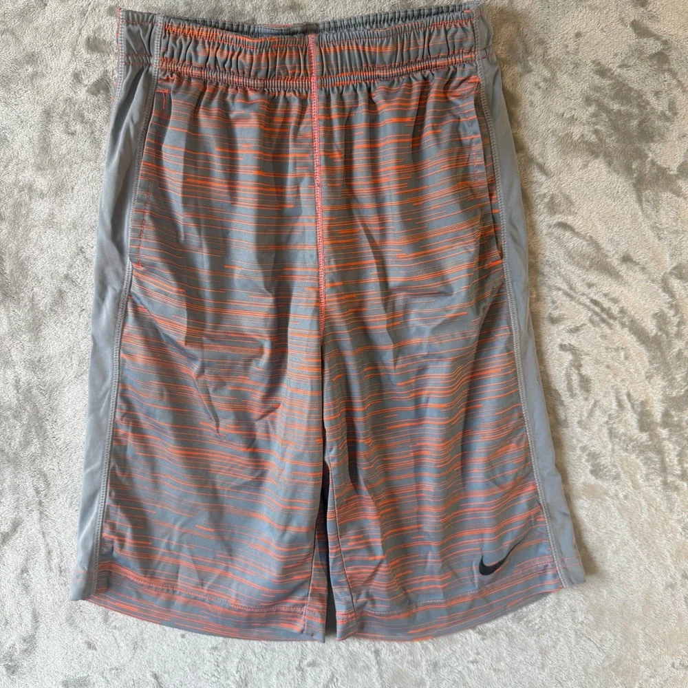 Nike Dri-Fit Shorts Mens Large Gray Orange Athletic Training‎ 20” EUC